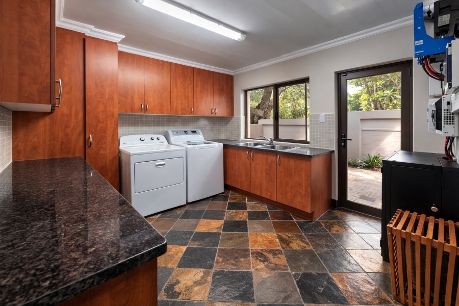 6 Bedroom Property for Sale in Cashan North West